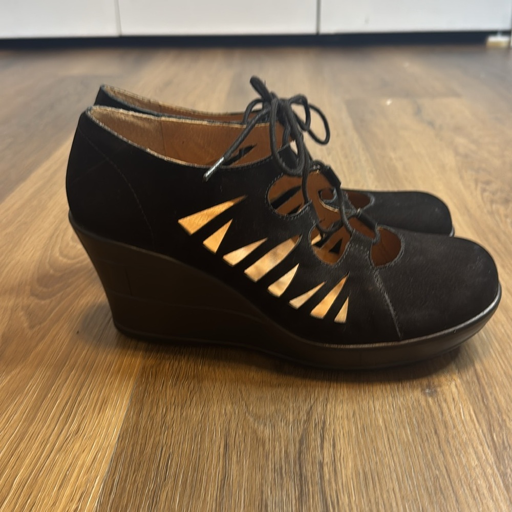 Abeo Women's Bio Kamela AK150 Black Suede Leather Comfort Wedge Heels Size 9.5 N - Picture 3 of 10